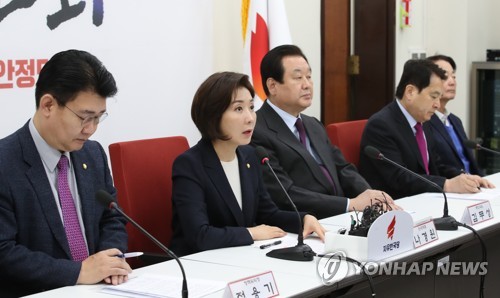 한국 "방위비협상 난항은 文정부 무능 탓"…안보이슈로 확전