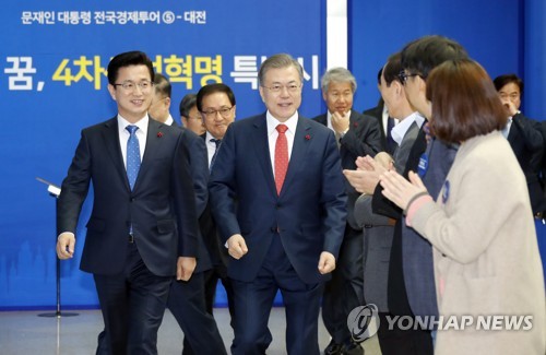 과학메카 찾은 문대통령 "우리가 세계표준"…4차혁명 선도 의지