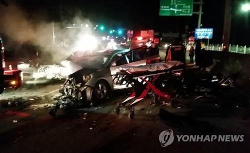 "차가 왜 이러지" 삼척서 의문의 역주행…3명 사망·6명 부상