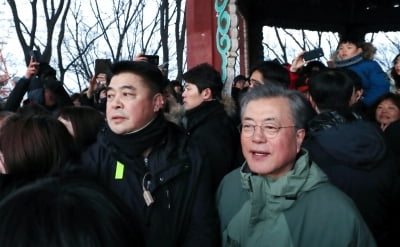 문 대통령, 의인 6인과 해돋이 산행…청와대 관저서 떡국 조찬