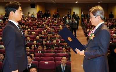 사법연수원 올해도 우울한 수료식…수료생 '절반'도 취업 못해