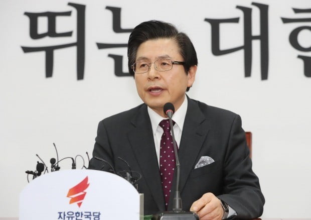 한국당 입당 기자회견하는 황교안 전 총리 (사진=연합뉴스)