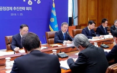 한은 경제성장률 2.7% … 이해찬 "최악 아냐" vs 한국당 "6년 만의 최저 성장"