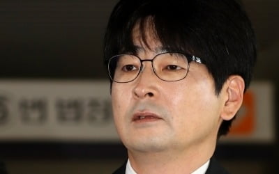 탁현민, 사표 수리 소식에 "뜨거웠고 영광스러웠다" 소감 밝혀