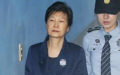 '청와대로 간 특활비' 뇌물 첫 인정…박근혜 형량 늘어나나