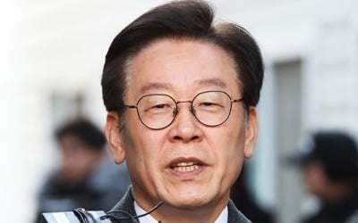 이재명측 첫 재판서 '대장동 개발업적' 놓고 檢과 격돌