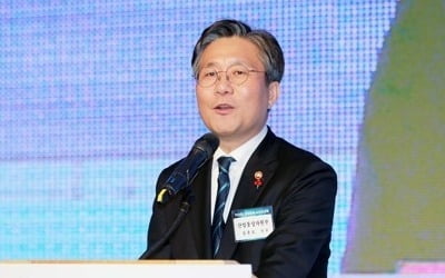 성윤모 산업 "올해도 철강 악재 산적…민관 공동대응"