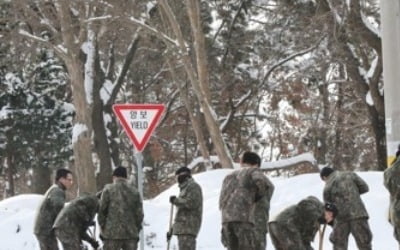 법원 "제설작업 중 다친 병사에 국가가 1억여원 배상하라"