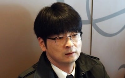 탁현민, 靑에 사표 제출…수리 여부는 결정 안 돼