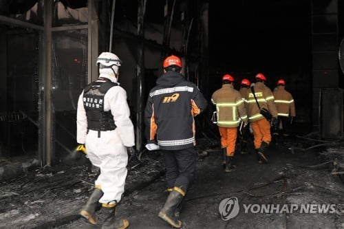 천안 라마다호텔 합동 감식 이틀째…침구류 보관실 집중 확인