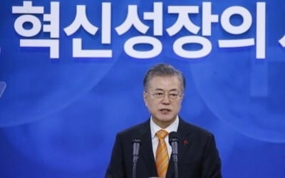 문대통령 "업 카지노 즐거워야…책상에 넣어둔 업 카지노 모두 꺼내주길"