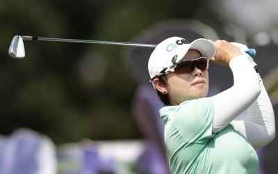 지은희, LPGA 투어 시즌 개막전서 공동 선두로 출발