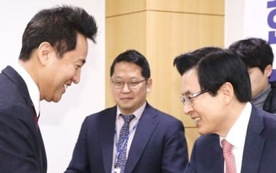 한국 "방위비협상 난항은 文정부 무능 탓"…안보이슈로 확전