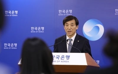 이주열 "잠재성장률(2.8∼2.9%) 2년전 추정치, 이후 하락 추세"