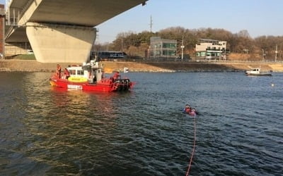 경인아라뱃길 시천교에서 20대 강으로 추락…실종자 수색