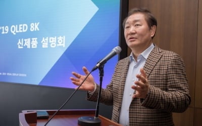 [현장+] "QLED TV, OLED에 완승"…한종희 삼성전자 사장의 승부수