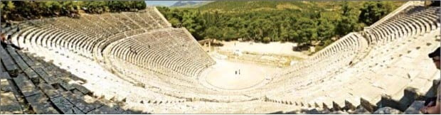 그리스 남부 소도시 에피다우로스의 고대 원형 극장. 아테네 문명의 전성기인 페리클레스 시대(기원전 460~427)에 건설됐다