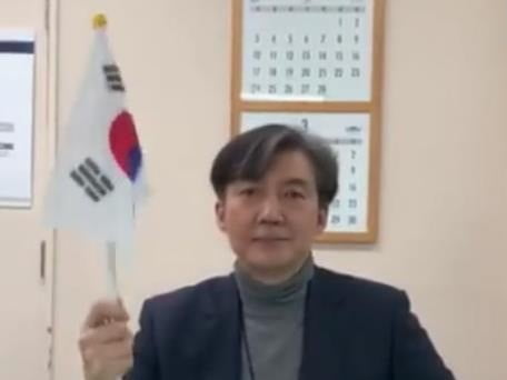 조국 청와대 민정수석은 24일 릴레이 SNS 캠페인 '만세하라 2019'에 참여하며 페이스북에 동영상을 게시했다. 조 수석은 동영상을 통해 