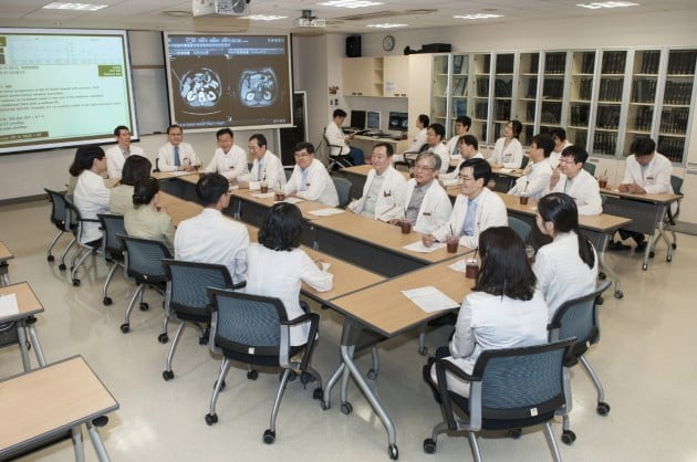 여러 진료과 모이는 다학제 치료, 간암 생존율 높이는 데 도움