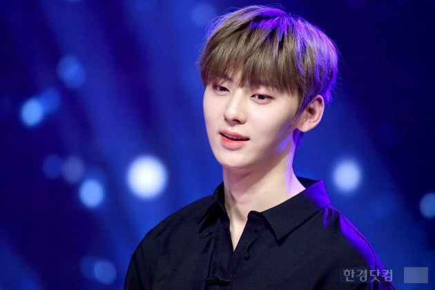 입덕도우미｜황민현, '시간이 흘러도 변함없는 독보적인 황제 비주얼' (굿바이 워너원③)