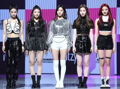 [포토] ITZY, '기대 한 몸에 받으며 데뷔'