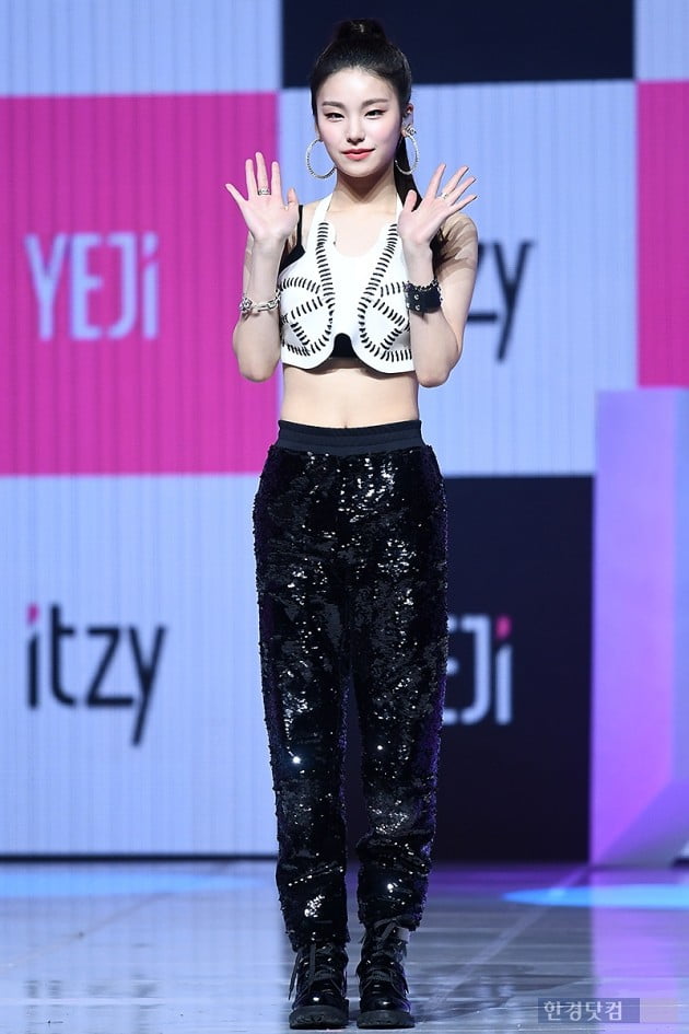 [포토] ITZY 예지, '잘록한 개미허리 뽐내며~'