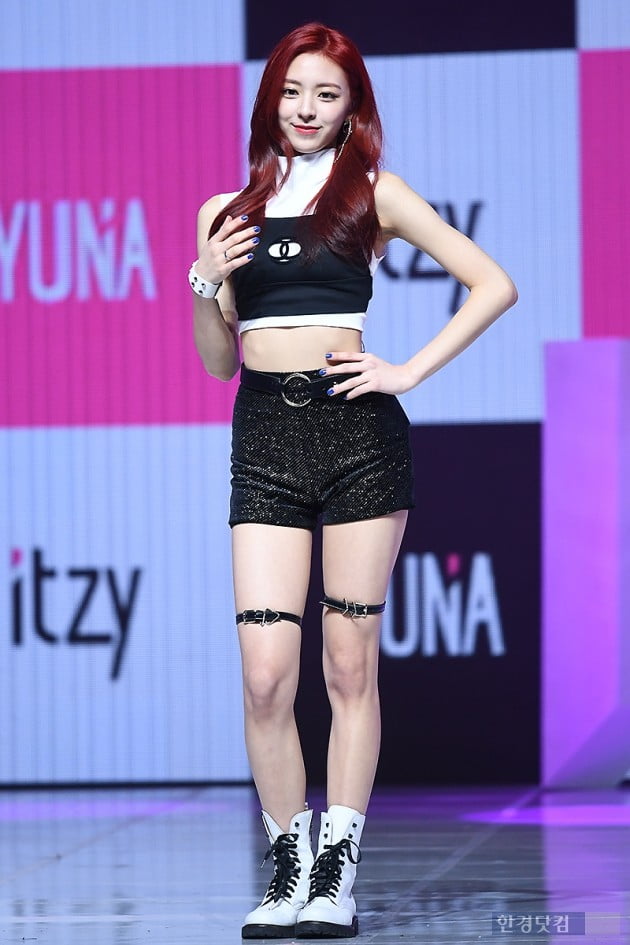 [포토] ITZY 유나, '우월한 비율 뽐내며~'