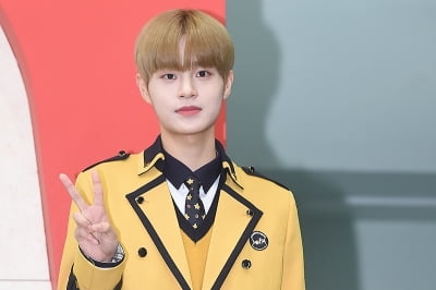 [PHOTOPIC] '사랑둥이' 이대휘, '브랜뉴보이즈 축하 받으며 졸업'