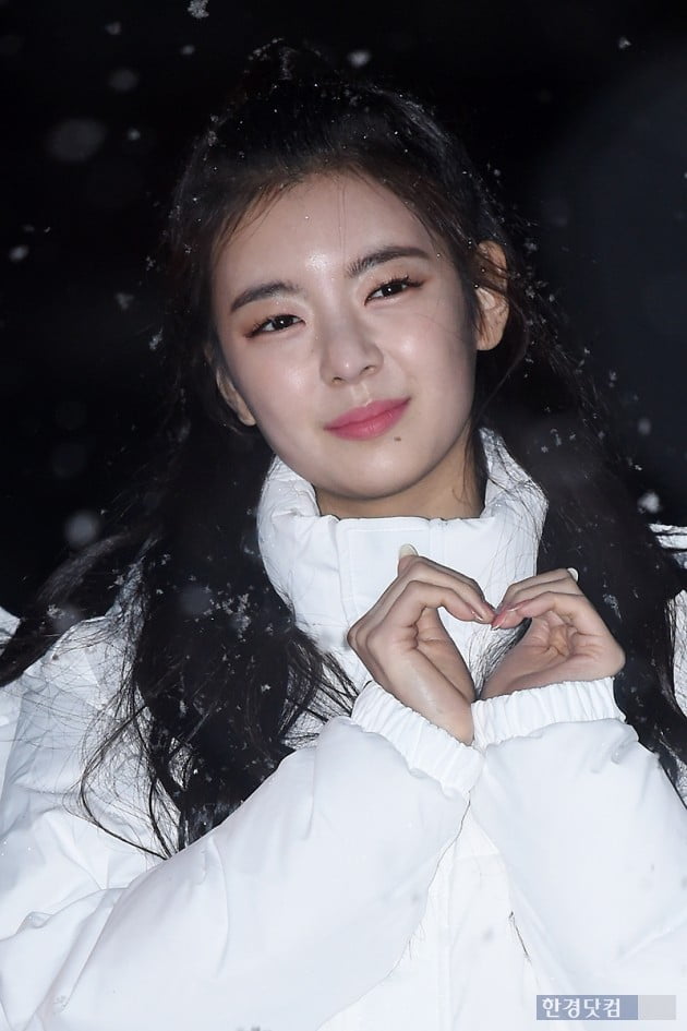 [포토] ITZY 리아, '사랑스럽게 하트~'