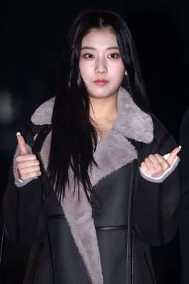 [포토] CLC 장승연, 시크한 눈빛으로 엄지척~'