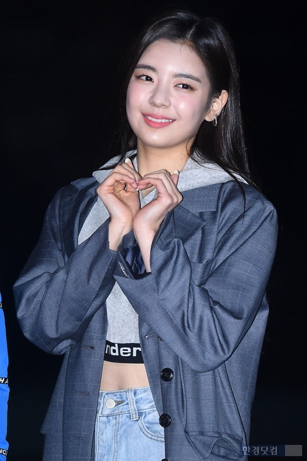 [포토] ITZY 리아, '팬들 마음 사로잡는 하트~'