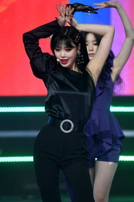  (여자)아이들 수진, '매혹적인 레드립~'