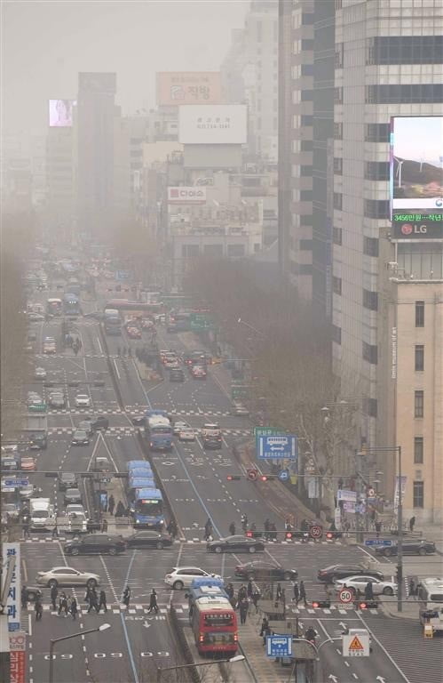 연휴 마지막 날, 포근하지만 미세먼지는 나쁨…내일 기온 '뚝'