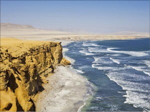 바다와 사막을 동시에 즐길 수 있는 ‘파라카스’.  페루관광청 제공 