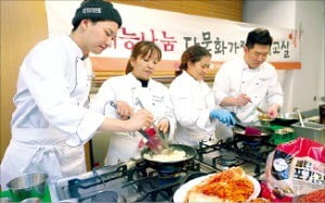 신세계푸드 '다문화가정 김치 교실'