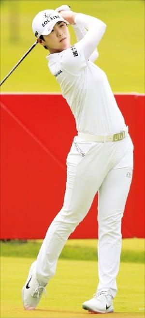 박성현이 28일 싱가포르 센토사GC(파72·6718야드)에서 열린 미국여자프로골프(LPGA)투어 HSBC월드챔피언십(총상금 150만달러) 1라운드 8번홀에서 티샷하고 있다. 