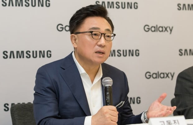 고동진 삼성전자 사장 "갤럭시폴드 5G 한국서 5월 첫 출시…100만대 이상 자신"