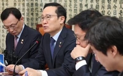 홍영표 "민주당 의원들 20대 관련 발언논란 사죄"