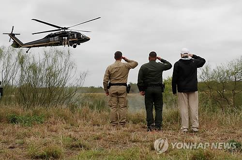 트럼프, 국정연설 앞두고 "필요하면 국경에 인간장벽 쌓겠다"