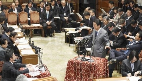 日 국회서 문희상 '일왕사죄' 발언 논란 계속