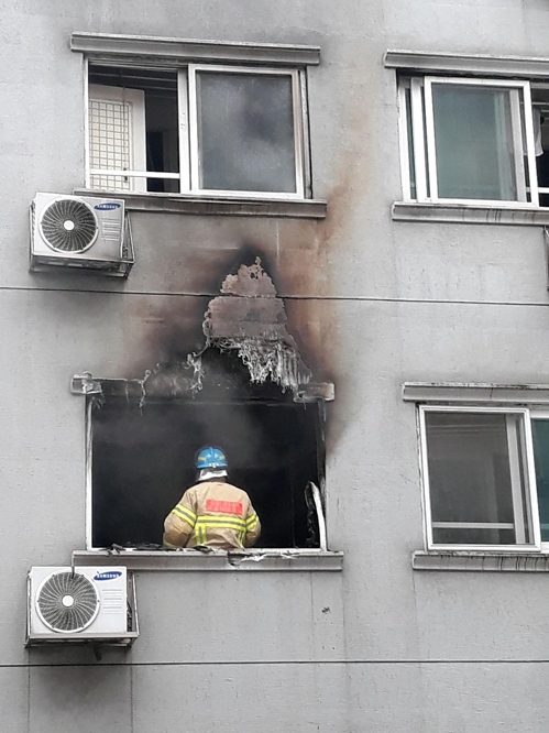 천안 오피스텔서 불…20대 1명 의식불명·5명 부상