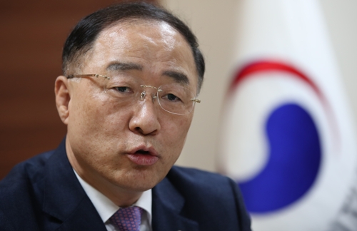 홍남기 "증권거래세 인하 검토하되 폐지는 아냐"