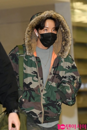 [TEN PHOTO] 방탄소년단 제이홉 &#39;여심을 훔치는 눈빛&#39;