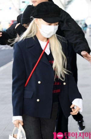 [TEN PHOTO]마마무 문별 &#39;금발 휘날리며 출국&#39;