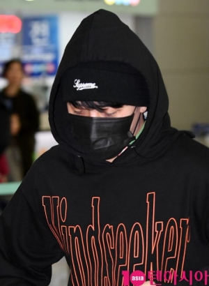 [TEN PHOTO]승리 &#39;고개 푹 숙이고 출국&#39;