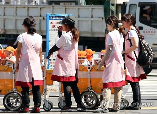 저출산 일본의 고육책…저소득층 대학생 교육비 '무료' 추진