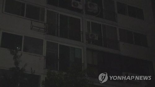 한밤중 전신주에서 '펑'…부산에서 461가구 정전후 복구