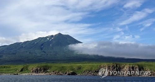 韓엔 강경·러엔 몸낮춘 日…"북방영토 불법점거" 표현 안쓰기로