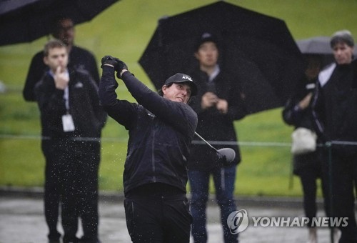 미컬슨, 벙커만 세 번 들어가고도 파→비로 무효…'잘 된 건가'