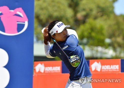 몸 풀린 이정은, LPGA 데뷔전 2R 버디만 3개…공동 17위